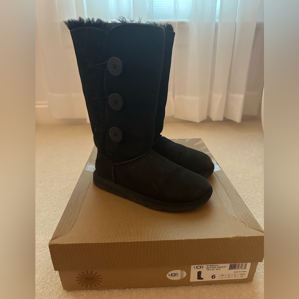 Ugg Australia tall black Bailey button triplet Size 6